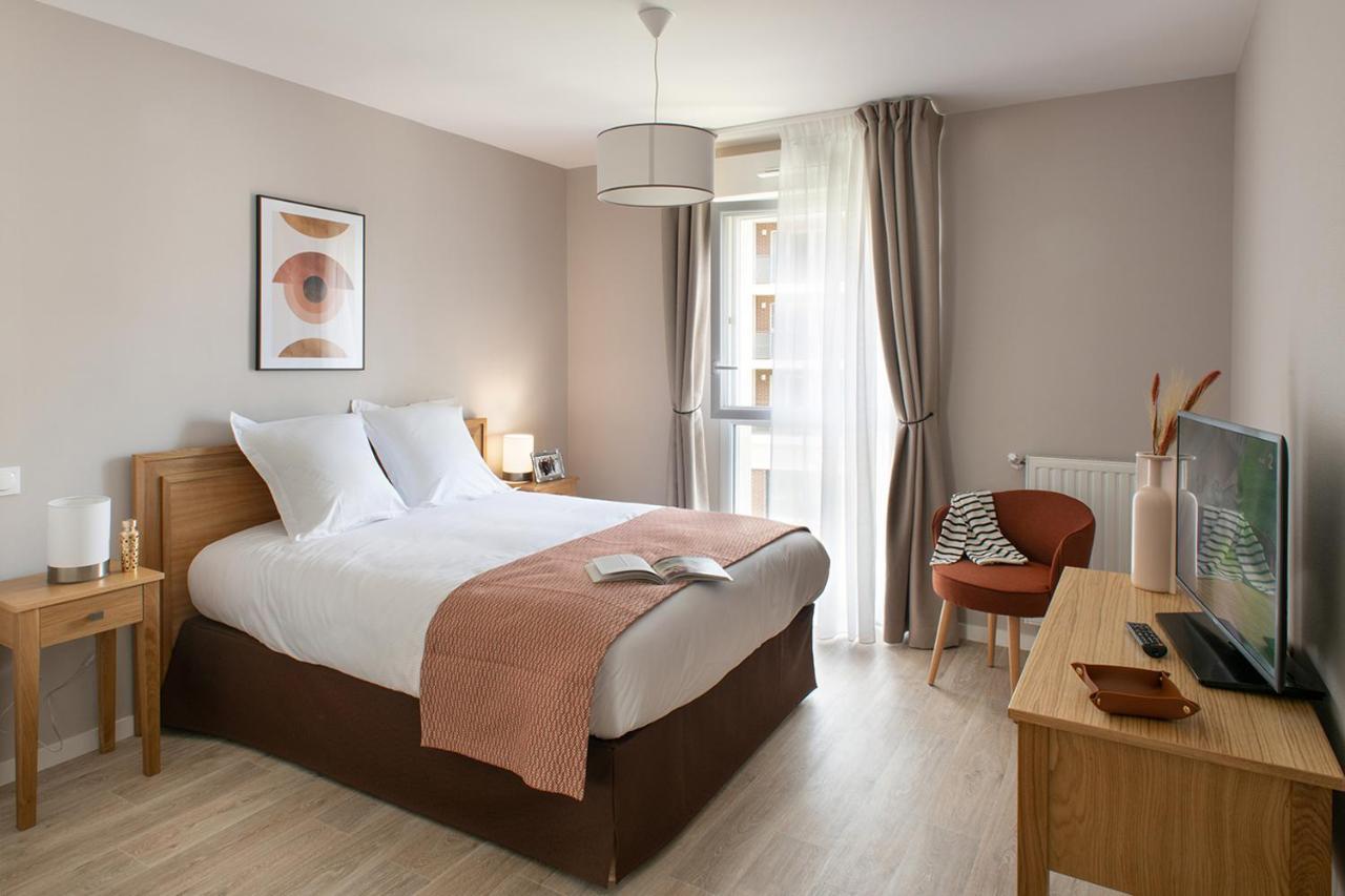 Le Criterium Aparthotel Ecouflant Bagian luar foto