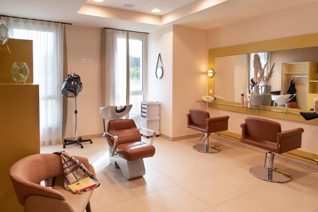 Le Criterium Aparthotel Ecouflant Bagian luar foto