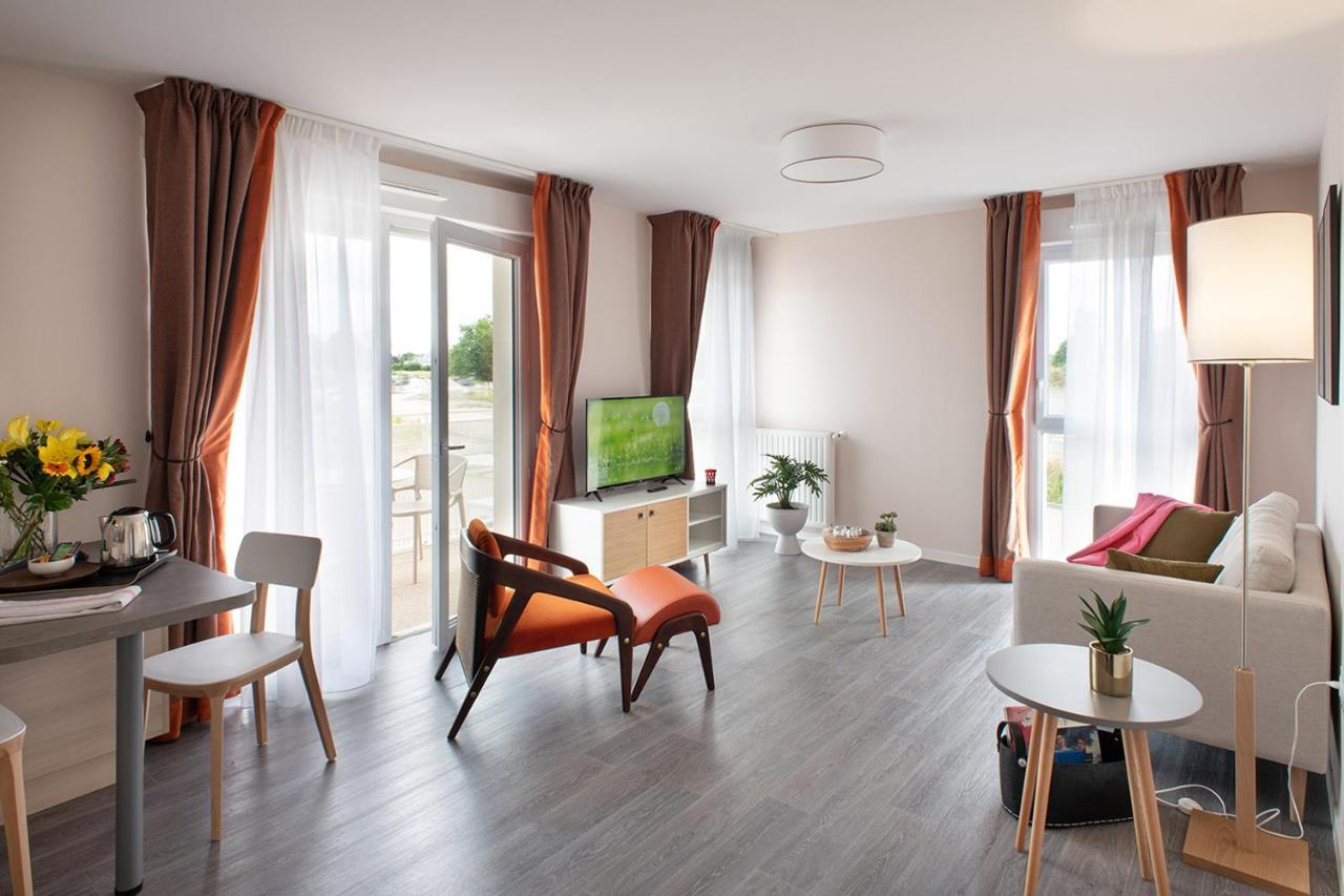 Le Criterium Aparthotel Ecouflant Bagian luar foto