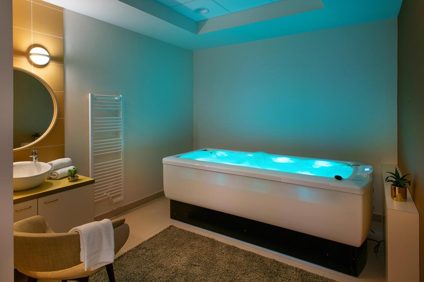 Le Criterium Aparthotel Ecouflant Bagian luar foto