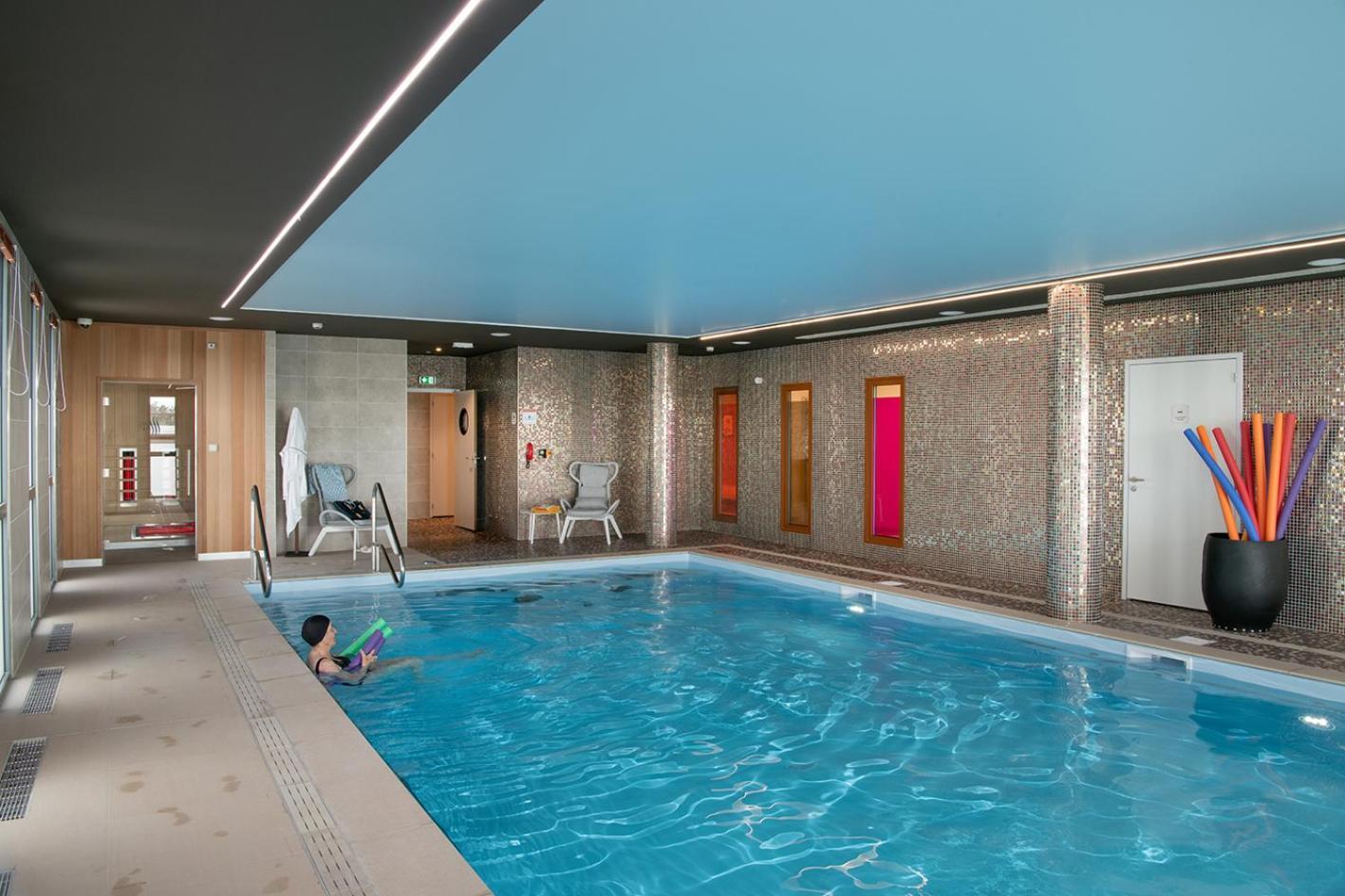 Le Criterium Aparthotel Ecouflant Bagian luar foto